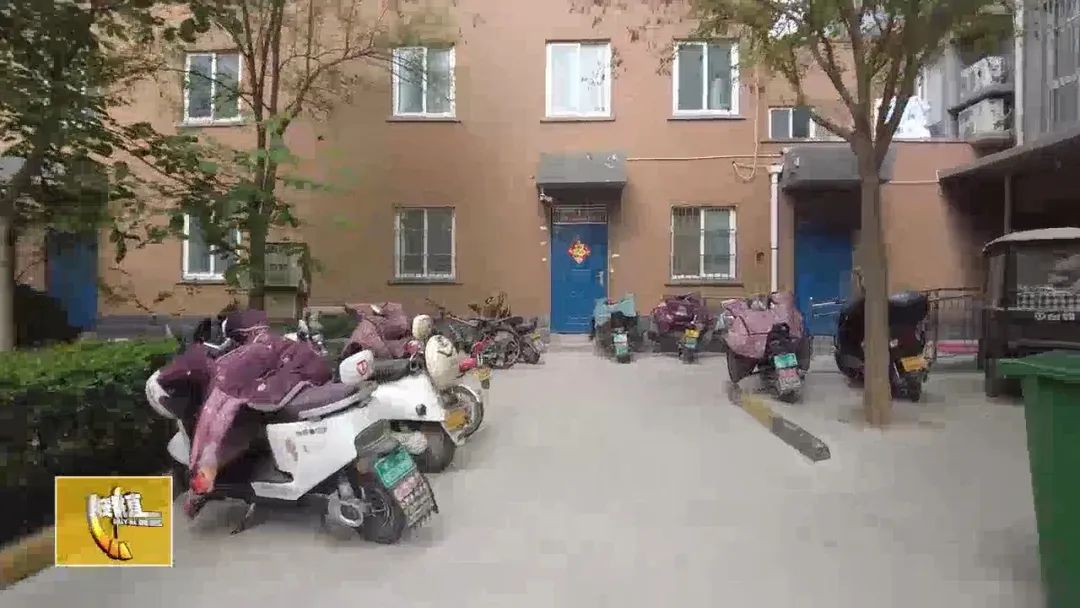 DƬ